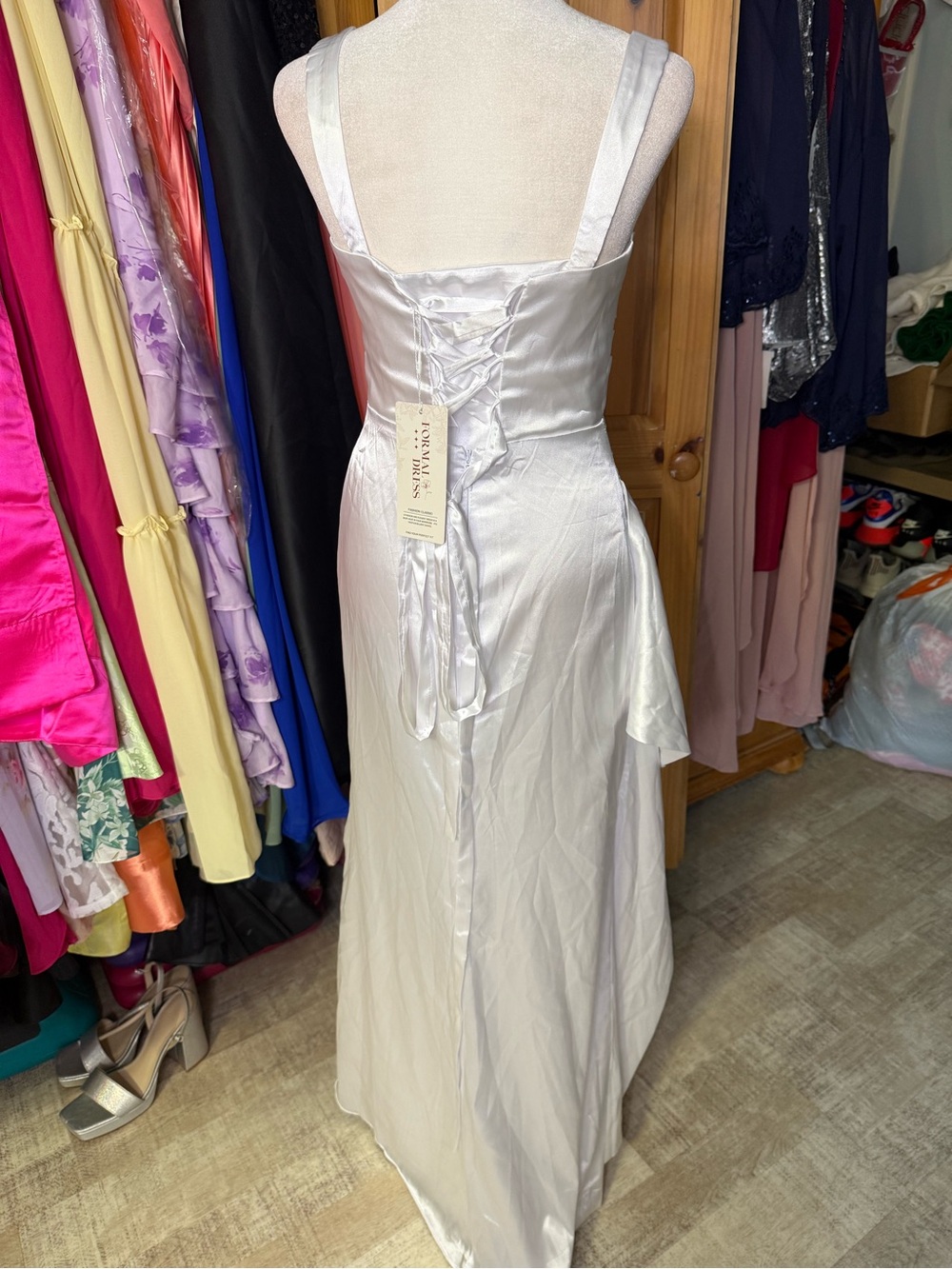 Elegant Satin Evening Dress with Side Slit - Picture 3 of 4
